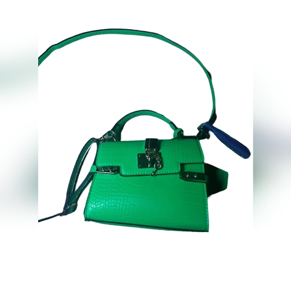 ALDO VONTESSA Mini luggage purse faux crocodile in hyper apple green - Picture 7 of 10